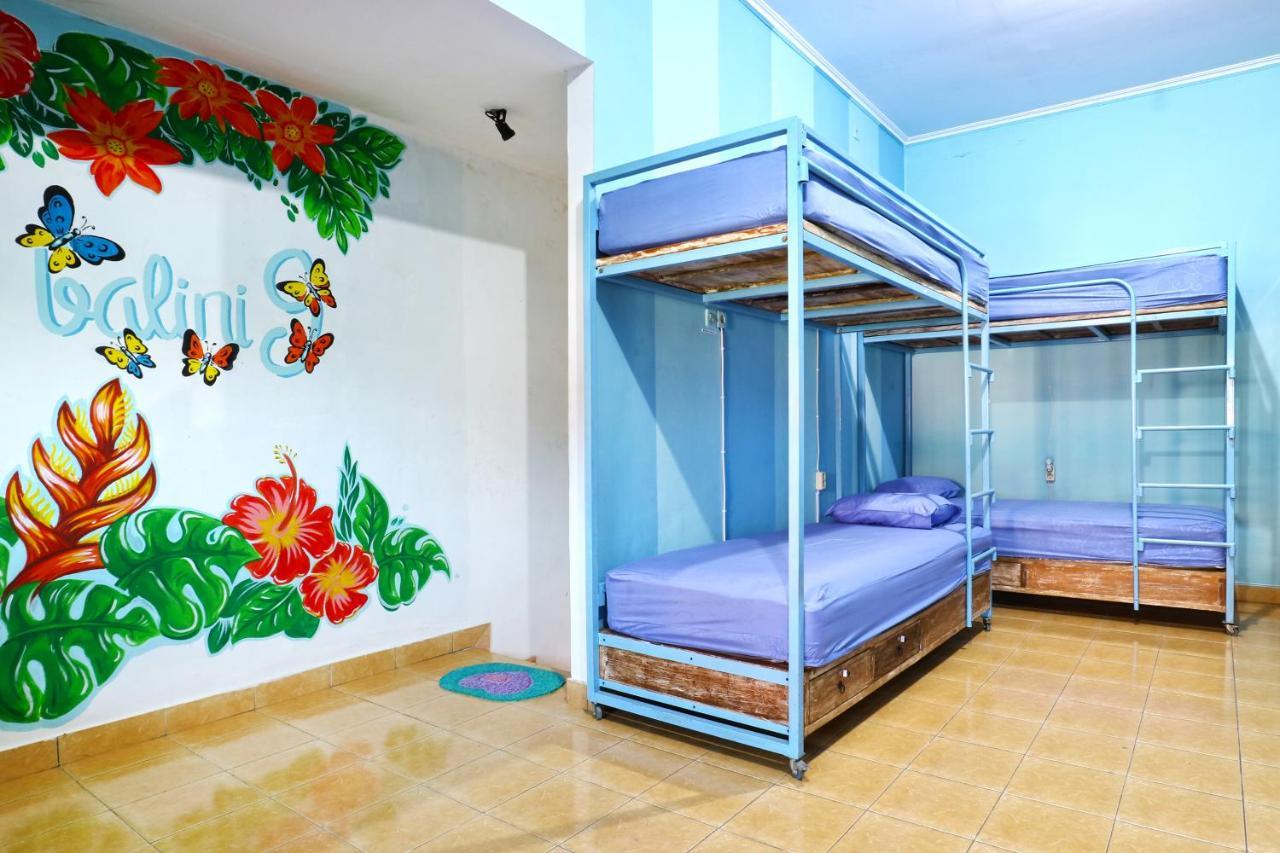 Balini 9 Hostel Denpasar Kültér fotó