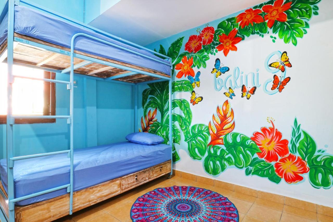Balini 9 Hostel Denpasar Kültér fotó