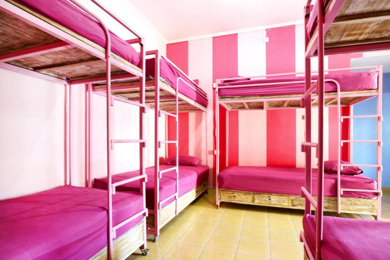 Balini 9 Hostel Denpasar Kültér fotó